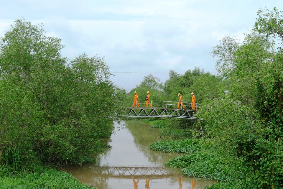 Tổng công ty Điện lực miền Nam: "Điểm sáng” trong xây dựng nông thôn mới - 6 Điện về thay đổi đời sống bà con dân tộc Khmer tại các tỉnh Trà Vinh, Sóc Trăng, Bạc Liêu, Kiên Giang.