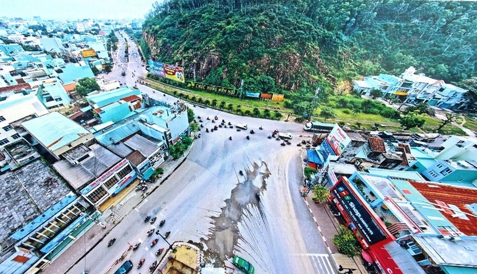 Bình Định tạm dừng tạc phù điêu 86 tỷ đồng vào vách núi - 2 Bình Định tạm dừng tạc phù điêu 86 tỷ đồng vào vách núi - 2